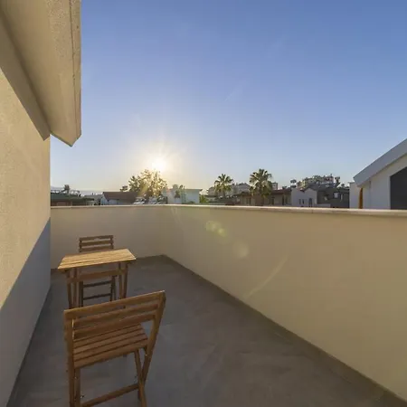 Flat With Balcony And Terrace In Muratpasa